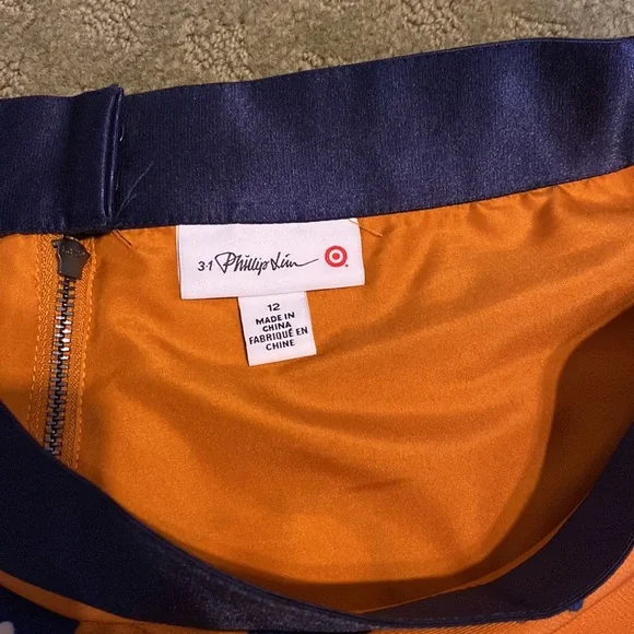 Silky, flirty skirt - Picture 3 of 8